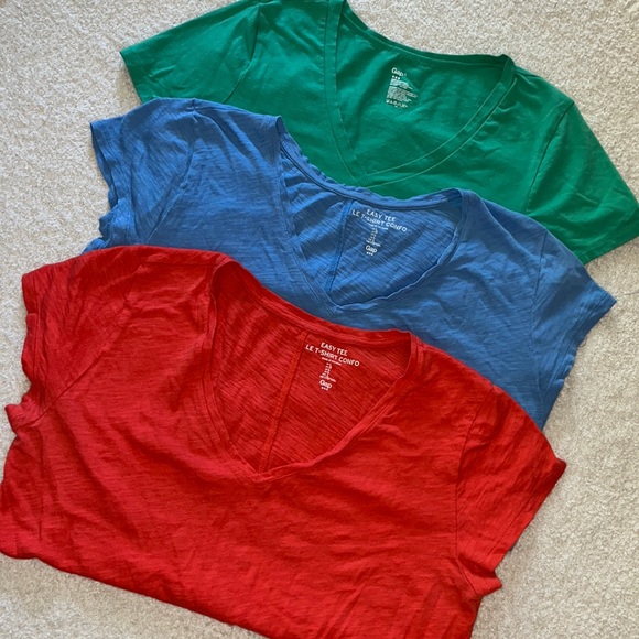 GAP Tops - Set of 3 GAP v-neck shirts Large